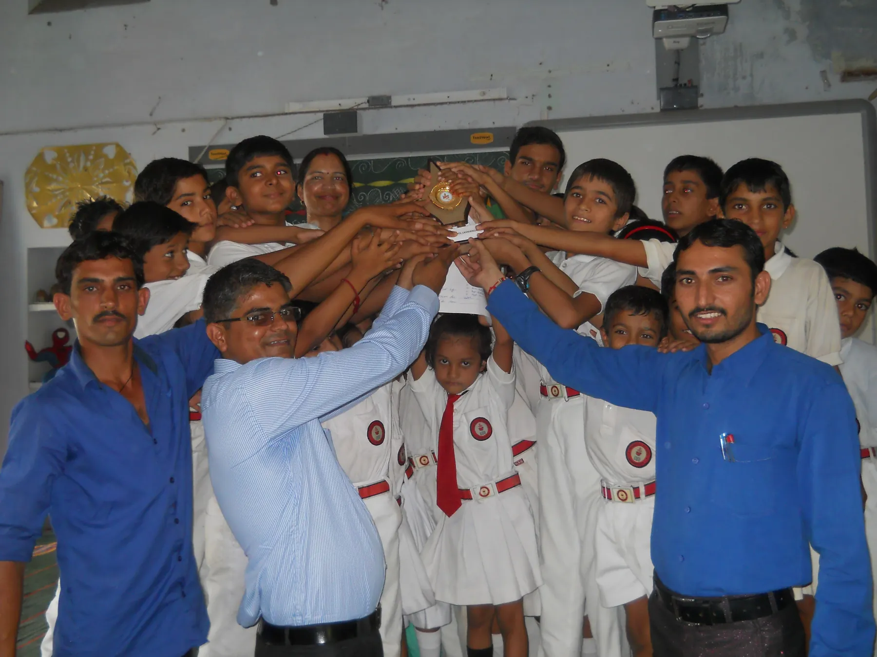 Prizes presented to a winning team